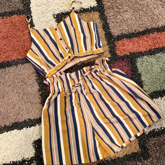 NWOT Yellow Stripes Buttondown Set - Picture 1 of 3